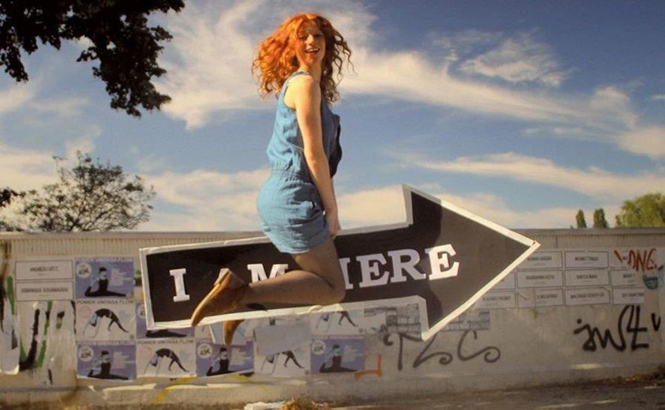 Still from the short movie 'Nashorn im Galopp'